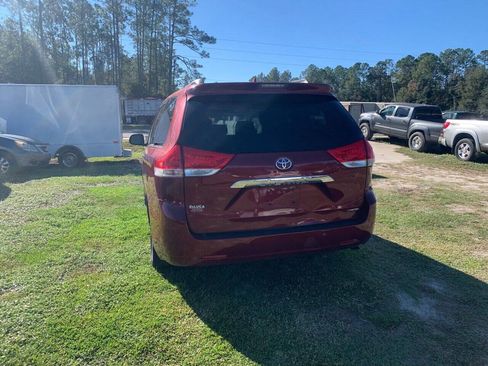 Used 2011 Toyota Sienna Limited w/ LTD Navigation Pkg FWD image 3