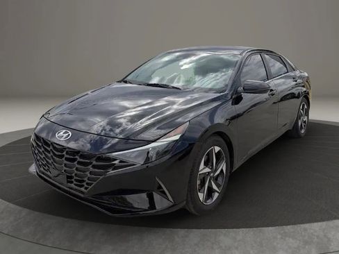 Used 2021 Hyundai Elantra SEL w/ Convenience + Premium Package FWD image 3