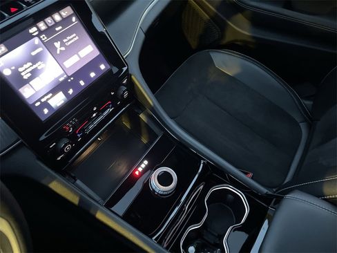 Used 2023 Jeep Grand Cherokee Altitude image 21