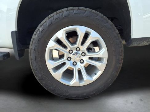 Used 2025 Chevrolet Silverado 1500 LTZ AWD/4WD image 14