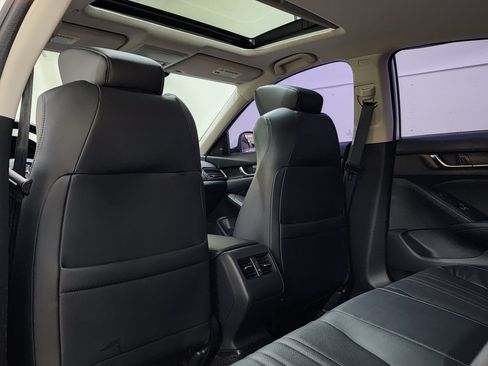 Used 2018 Honda Accord Touring image 16