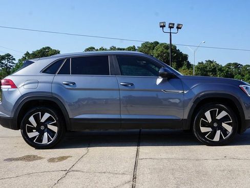 Used 2024 Volkswagen Atlas Cross Sport SE image 3