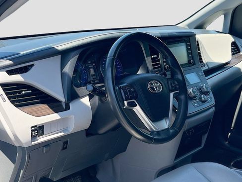 Used 2020 Toyota Sienna XLE FWD image 9