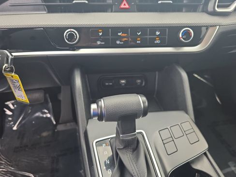 Used 2025 Kia Sportage LX FWD image 17