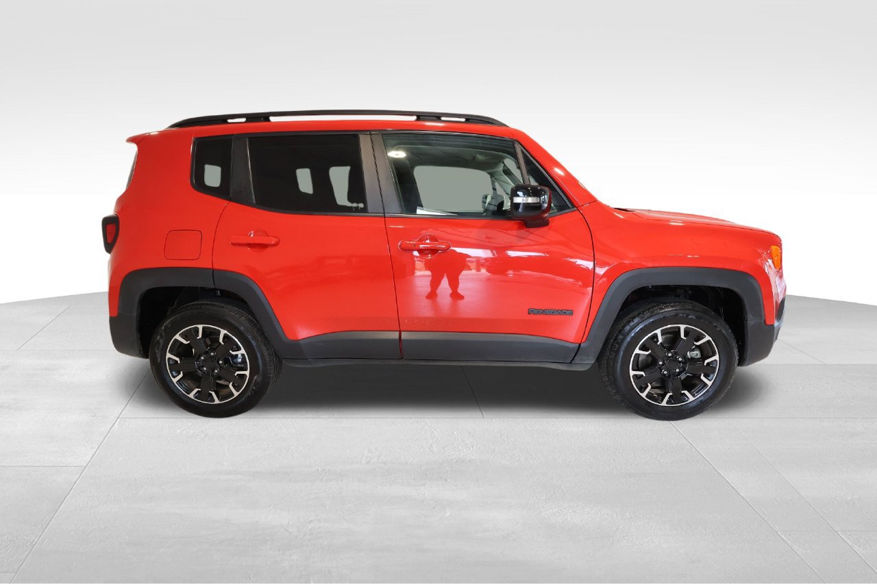 Used 2023 Jeep Renegade Latitude AWD/4WD image 5