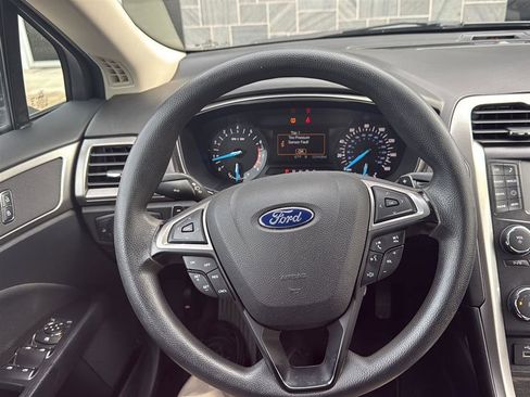 Used 2017 Ford Fusion SE FWD image 8