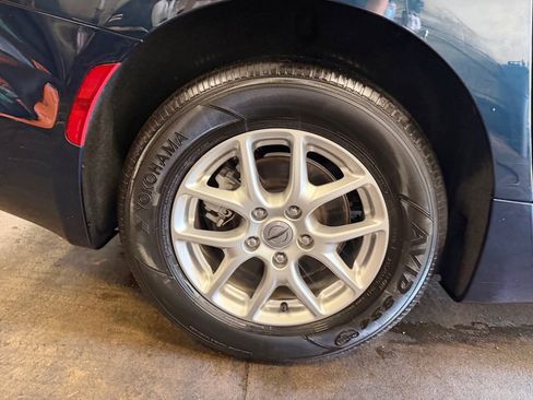 Used 2024 Chrysler Pacifica Touring-L FWD image 27