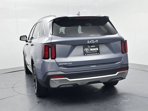 Used 2024 Kia Sorento S FWD image 6