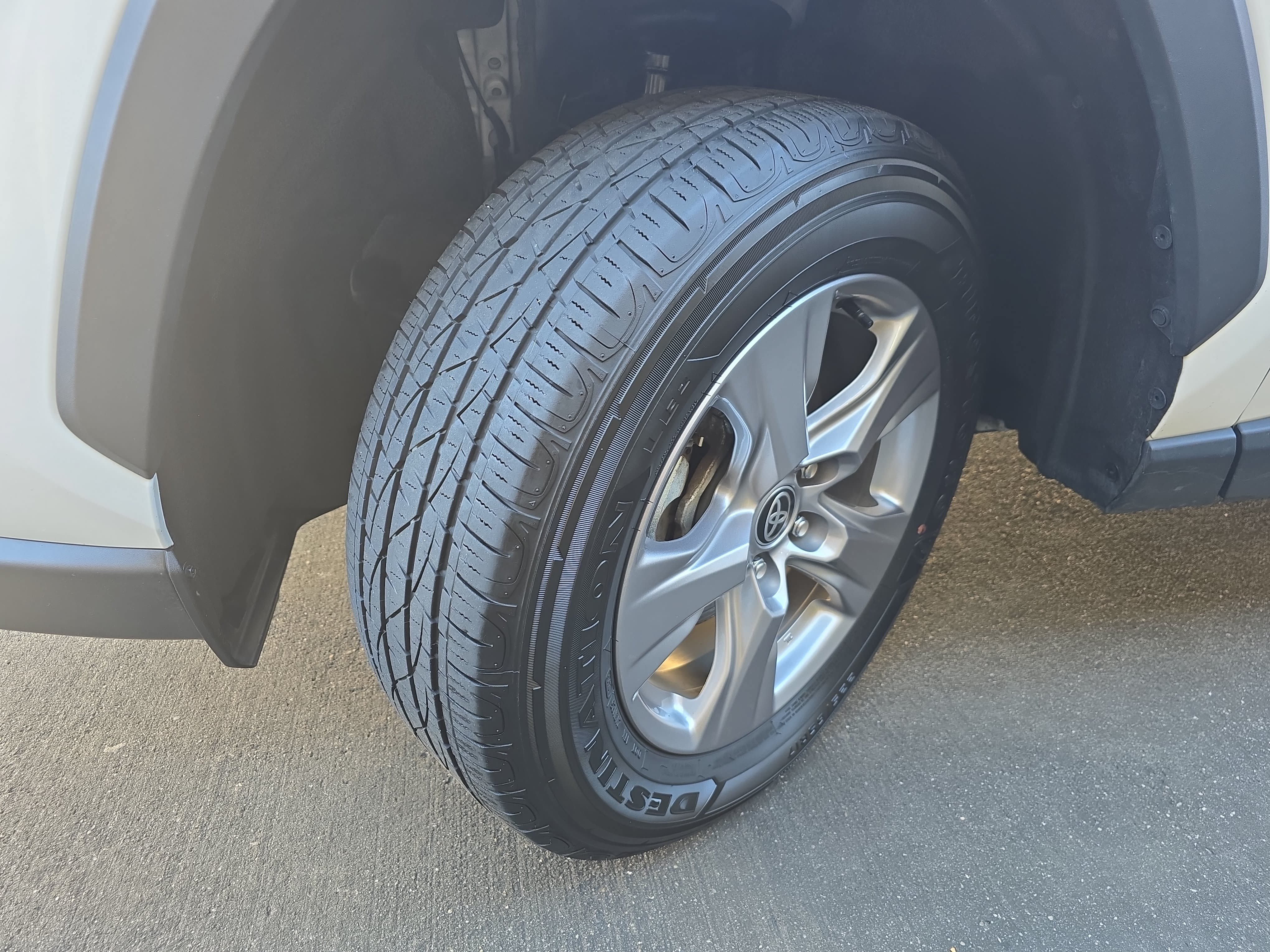 Used 2025 Toyota RAV4 XLE FWD image 33