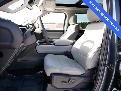 Used 2025 Ford Expedition Active image 16