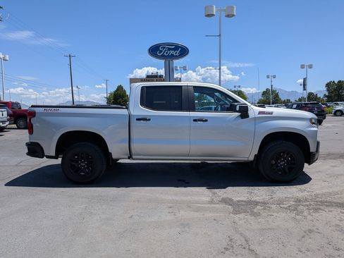 Used 2021 Chevrolet Silverado 1500 LT Trail Boss w/ Convenience Package II AWD/4WD image 2
