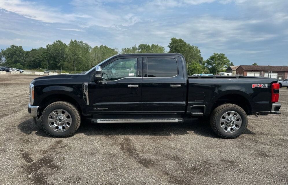 Used 2023 Ford F350 Lariat w/ Tow Technology Package AWD/4WD image 3