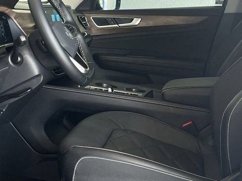 Used 2025 Volkswagen Atlas SE FWD image 16