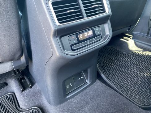 Used 2024 Volkswagen Atlas SE FWD image 18
