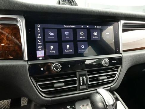 Certified 2023 Porsche Macan S image 10