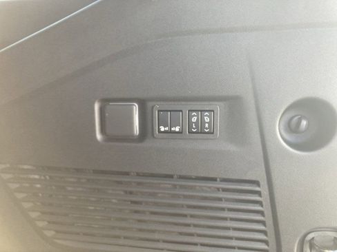 New 2025 Chevrolet Suburban Premier image 28