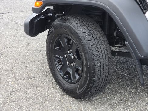 Used 2024 Jeep Gladiator Sport image 27