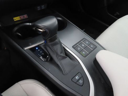 Used 2024 Lexus UX 250h AWD w/ Premium Package image 17
