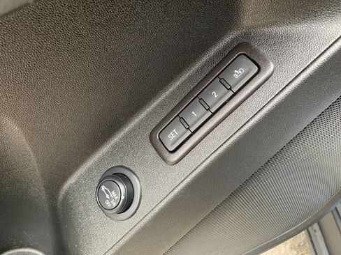 Used 2022 Chevrolet Equinox Premier FWD image 20