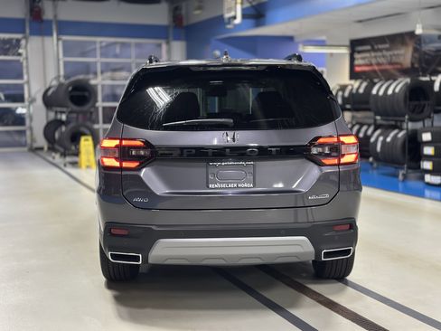 New 2025 Honda Pilot Touring image 5