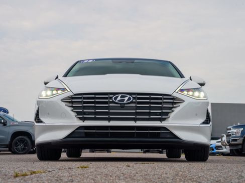 Used 2022 Hyundai Sonata Limited FWD image 2