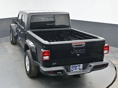 Used 2022 Jeep Gladiator Sport image 32