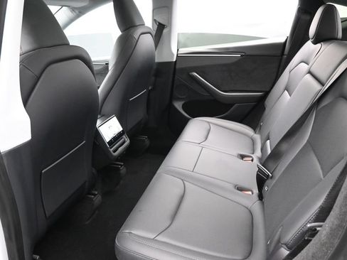 Used 2026 Tesla Model Y AWD image 25