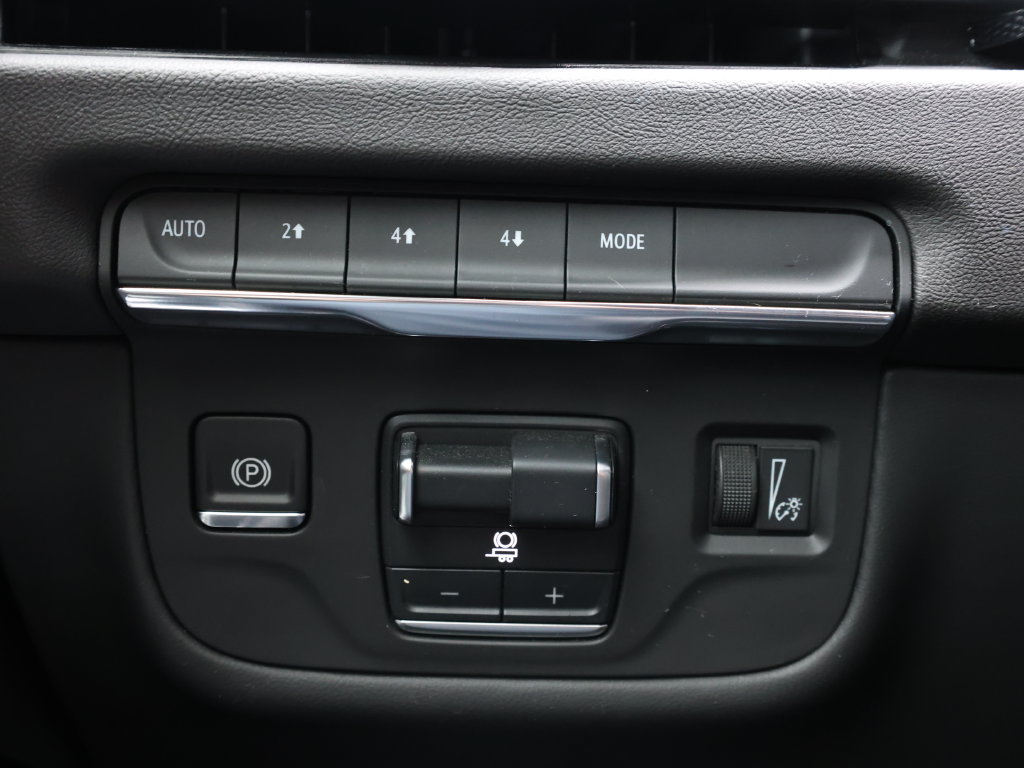 Used 2025 Cadillac Escalade ESV Premium Luxury w/ LPO, Floor Liner Package AWD/4WD image 41