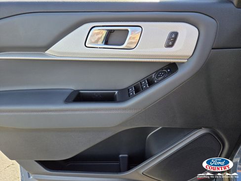 New 2026 Ford Explorer Active w/ Active Comfort Package image 9