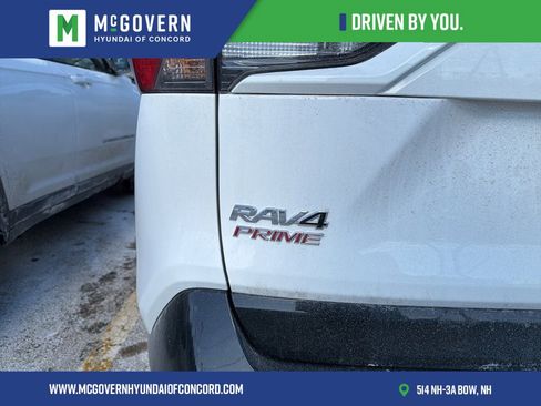 Used 2024 Toyota RAV4 SE image 11