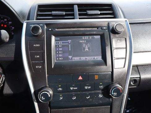 Used 2015 Toyota Camry SE FWD image 19