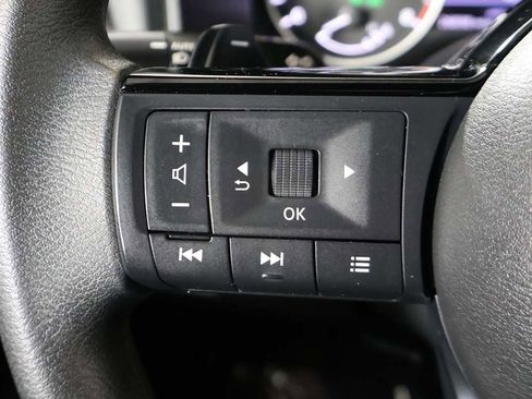 Used 2023 Nissan Rogue SV image 36