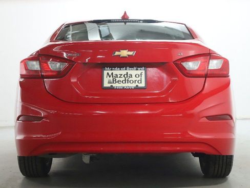 Used 2017 Chevrolet Cruze LT image 31