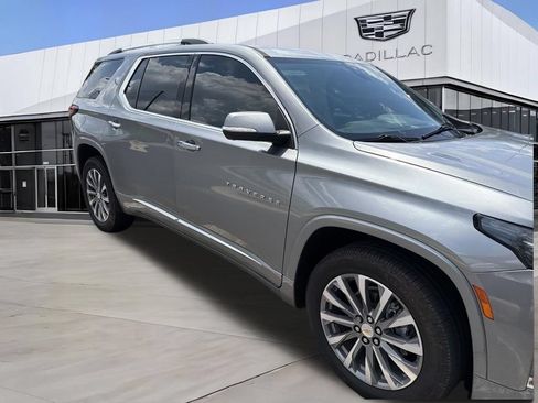 Used 2023 Chevrolet Traverse Premier FWD image 7