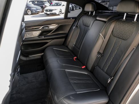 Used 2020 BMW 750i xDrive w/ Executive Package image 36