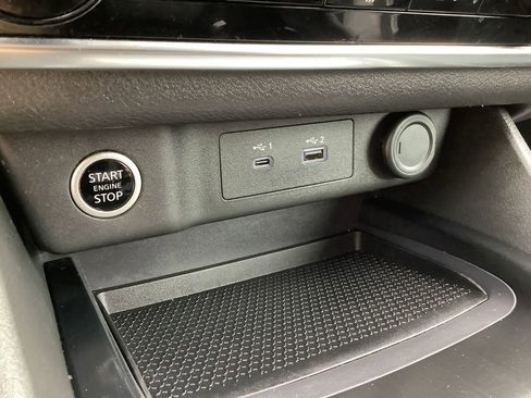 Used 2023 Nissan Rogue S image 27