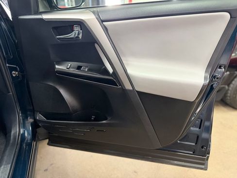 Used 2018 Toyota RAV4 Limited AWD/4WD image 26