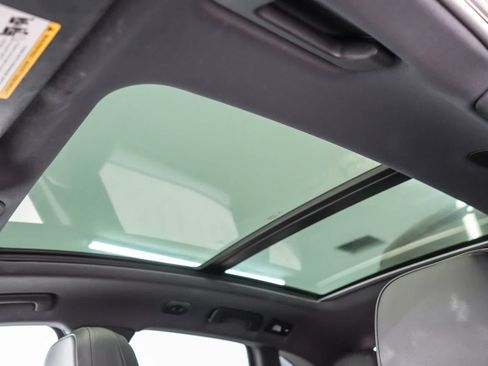 Certified 2023 Porsche Macan AWD/4WD image 34