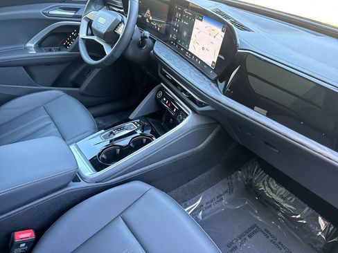 Certified 2025 Audi Q5 Premium w/ Premium Plus AWD/4WD image 22