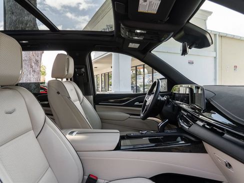 Used 2023 Cadillac Escalade Premium Luxury w/ Performance Package AWD/4WD image 29