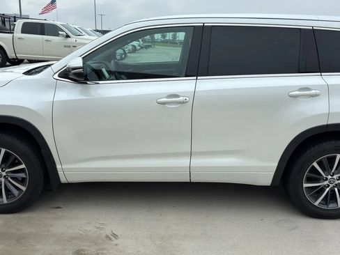 Used 2018 Toyota Highlander XLE AWD/4WD image 4