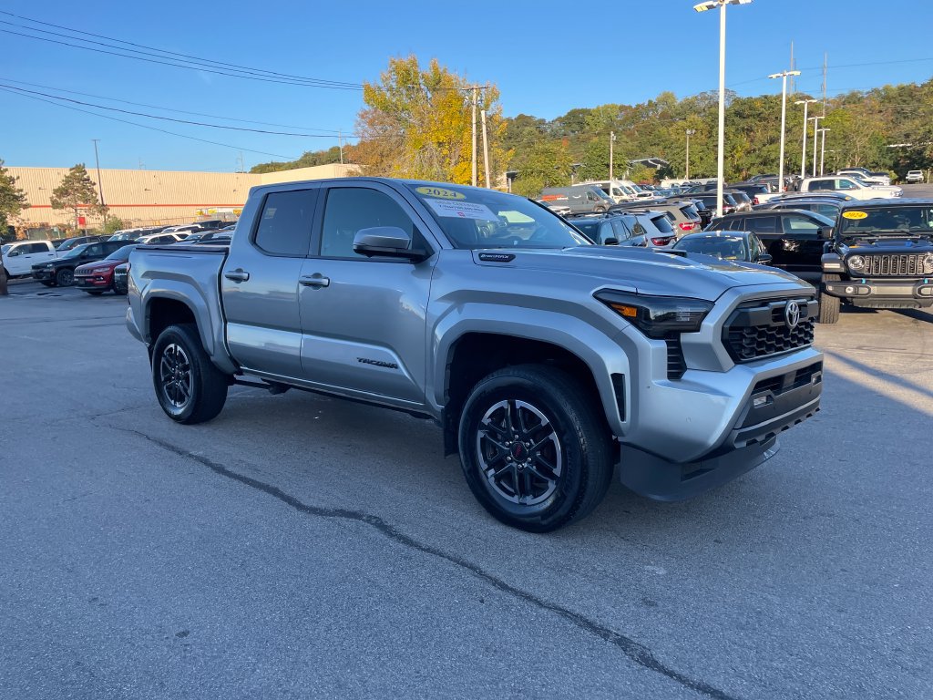 Used 2024 Toyota Tacoma TRD Sport w/ TRD Sport Premium Package AWD/4WD image 7