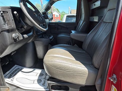 Used 2019 Chevrolet Express 2500 w/ Driver Convenience Package RWD image 18