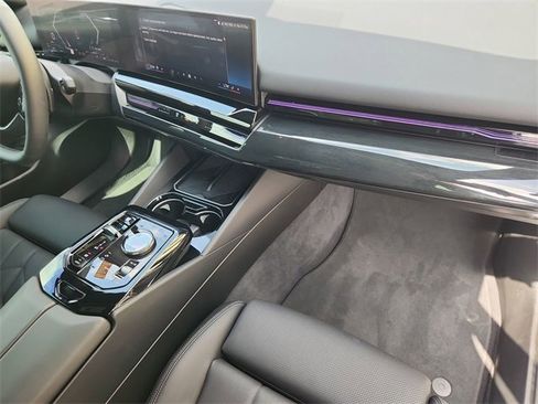 Used 2024 BMW 530i w/ Premium Package image 30