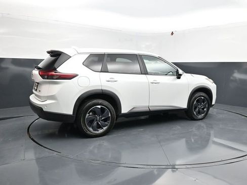 Used 2024 Nissan Rogue SV FWD image 9