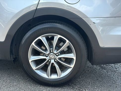 Used 2018 Hyundai Santa Fe SE AWD/4WD image 9