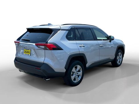 Used 2024 Toyota RAV4 XLE FWD image 5