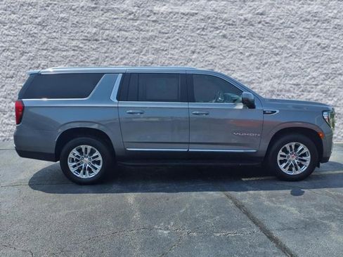 Used 2021 GMC Yukon XL SLT w/ SLT Premium Package image 2