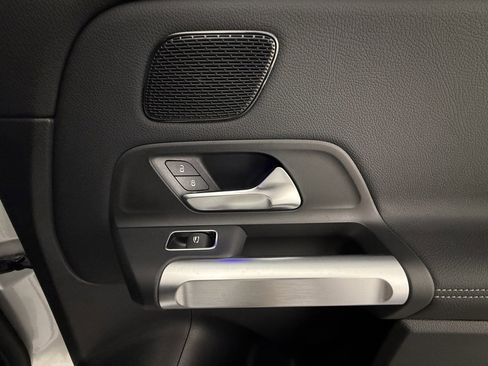 Used 2023 Mercedes-Benz EQB 300 4MATIC image 26