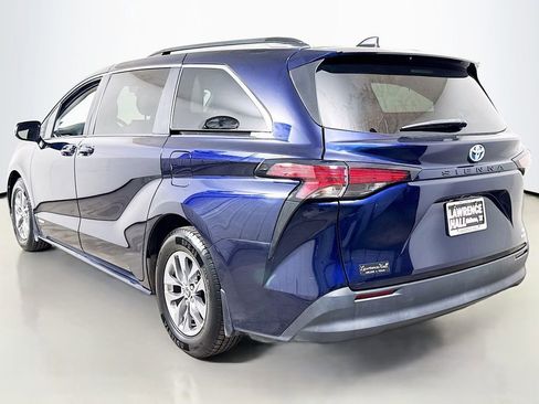 Used 2021 Toyota Sienna LE image 6